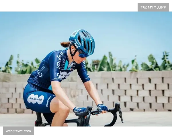 夏洛特·库尔、尼恩克·菲恩克等车手违约转会，车坛流动性增强